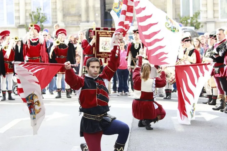 Costumes d'époques lors des Fêtes Johanniques de Reims