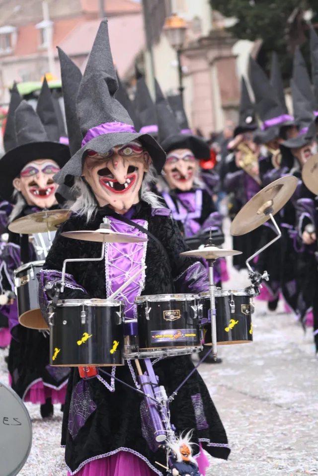 Les sorcières envahissent les rues de Soultz lors du traditionnel défilé de Carnaval