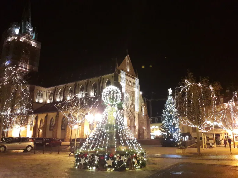 L'Eglise se pare de belles lumières pour Noël