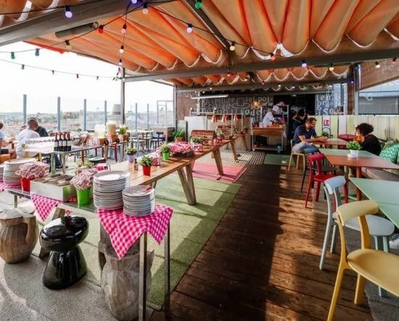 Un brunch sur un rooftop incroyable ? C'est forcément au Mama Shelter !