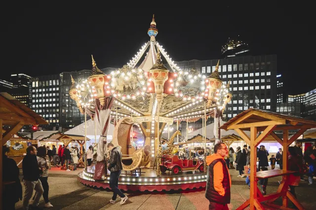 La magie du manège opère toujours au Marché de Noël