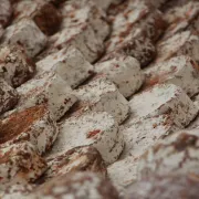 Marché aux produits de bouche et créateurs