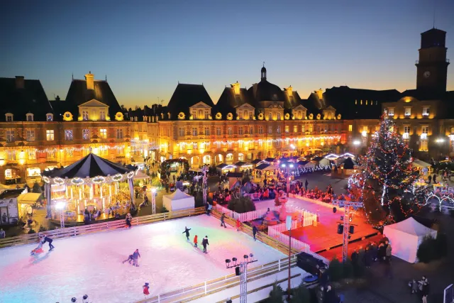 Le Marché de Noël à Charleville-Mézières et ses décorations.