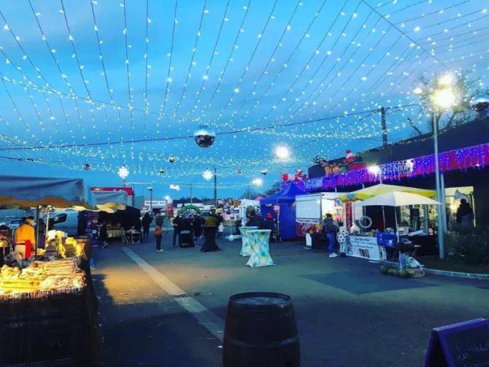 Marché de Noël à la zone de la gare d'Etauliers