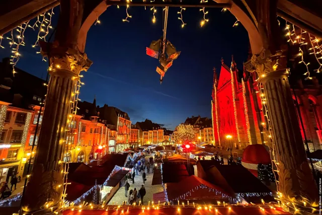 Une vue de la Place de la Réunion lors du Marché de Noël de Mulhouse