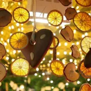 Marché De Noël, Père Noël, Spectacle Pyrotechnique Et Défilé De Mascottes