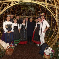 Des costumes traditionnels au marché du Gui DR