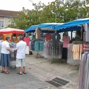 Marché hebdomadaire de Sauviat sur Vige