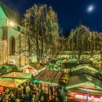 Les chalets du marché de Noël de Freiburg &copy; FWTM / Spiegelhalter