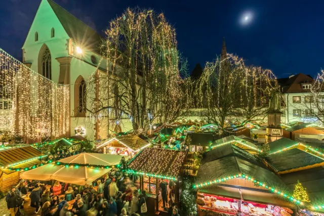 Les chalets du marché de Noël de Freiburg