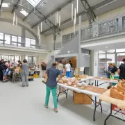 Marché traditionnel et fermier en musique