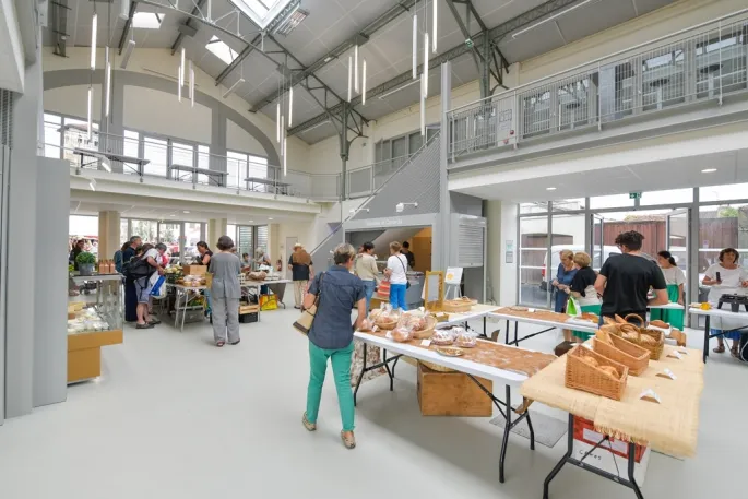 Marché traditionnel et fermier en musique