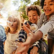 Mois de la petite enfance drôles par-ci, drôles par-là