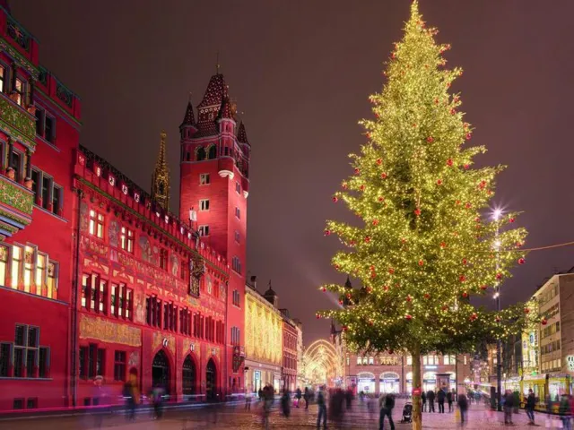 Noël à Bâle et la beauté des illuminations autour de la Rathaus