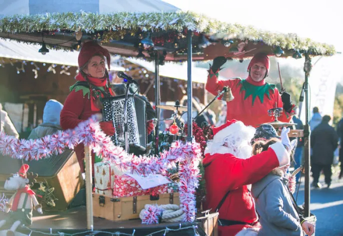 Noël à Niort : Déambulation Le Chariot du Père Noël