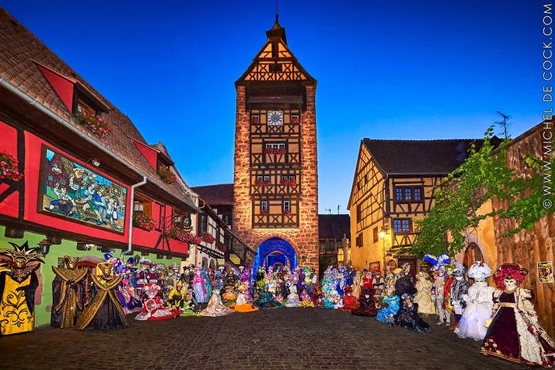 De nuit, la beauté de ce Carnaval à Riquewihr est encore plus frappante