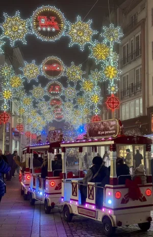 Le petit train sillonne Mulhouse lors du Marché de Noël