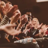 C'est le moment de bénéficier de tarifs réduits pour vos places de théâtre DR