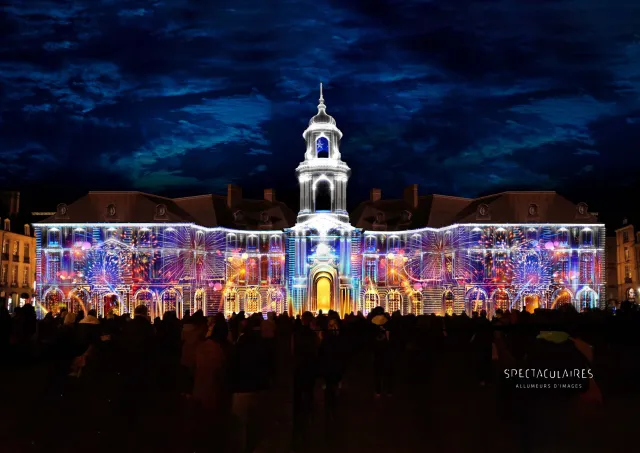 Les projections du l'Hôtel de Ville de Rennes émerveillent le public, comme ici lors d'une précédente édition