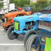 Rassemblement de vieux tracteurs