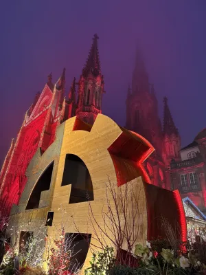 La roue de Mulhouse trône devant le Temple Saint-Etienne (édition 2024)