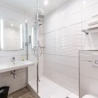 Salle de bain bien équipée et tout confort &copy; Best Western - Hôtel Au Cheval Blanc Mulhouse Nord