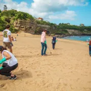 Sensibilisation et collecte de déchets de mégots sur la plage