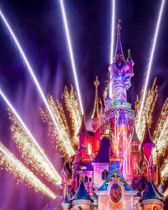 Soirée du Nouvel an à Disneyland Paris 2023 : programme, horaires, billets