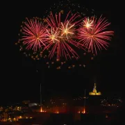 Spectacle de drones et feu d'artifice