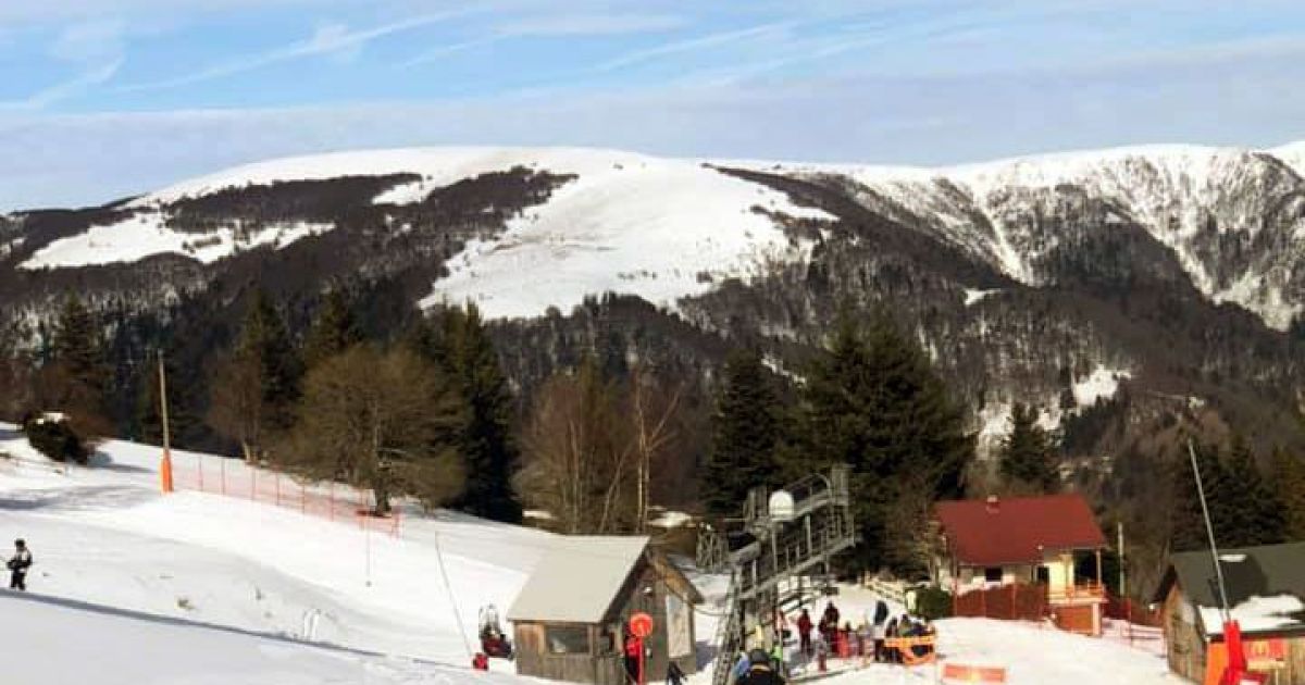 Vosges : depuis 3 ans, cet ado passe tout son temps libre à créer une  station de ski miniature