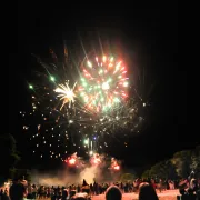 Village associatif et spectacle pyrotechnique à Saint-Céré