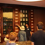 Visite Guidée De La Pharmacie De L'Ancien Hôpital