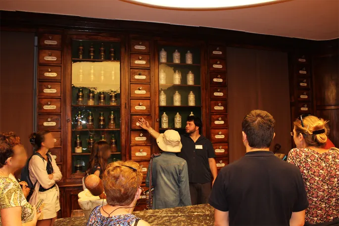 Visite Guidée De La Pharmacie De L'Ancien Hôpital